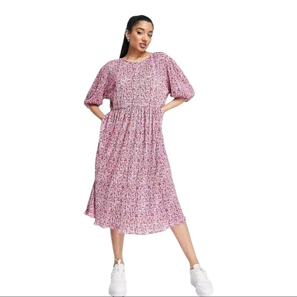 Asos design Monki plisse smock dress in pink ditsy floral - Picture 1 of 12